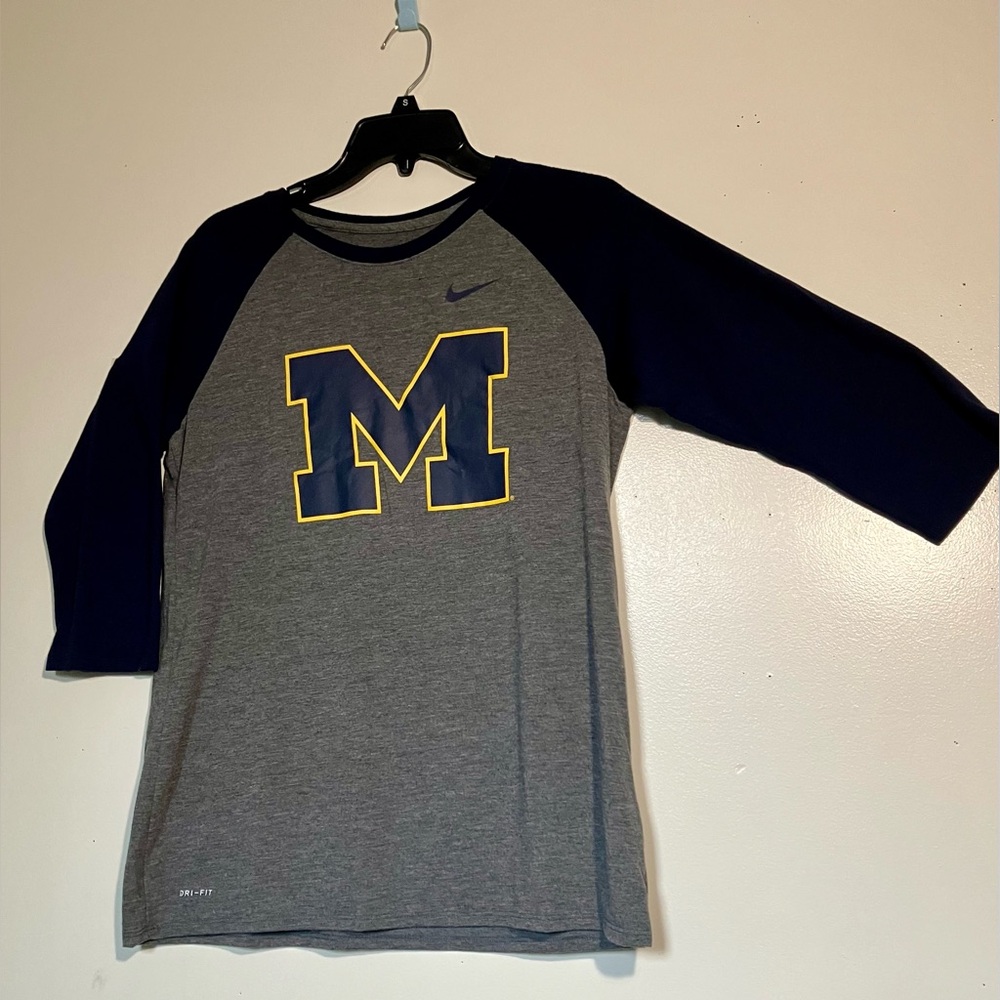 Nike youth L (fits like Women S) Gray and Navy Jersey style 3/4 Sleeve Tee